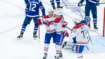 Jesperi Kotkaniemi jublar tillsammans med lagkamrater