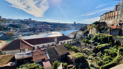 Vy över Porto mot floden Douro.