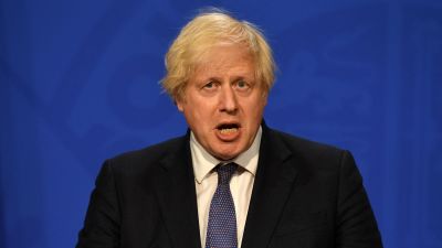 Premiärminister Boris Johnson talar om coronarestriktioner på en virtuell pressträff den 12 juli 2021 i London.