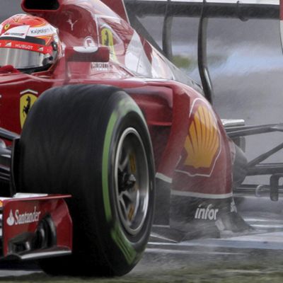 Ferrarin Kimi Räikkönen vauhdissa Jerezin testeissä.