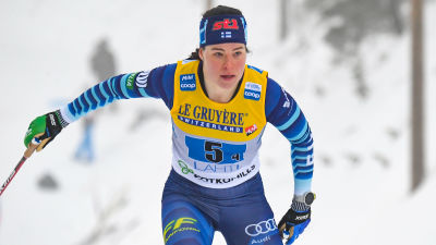Krista Pärmäkoski åker.