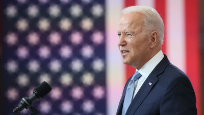 USA:s president Joe Biden talar om rösträtten under ett besök i Philadelphia den 13 juli 2021.