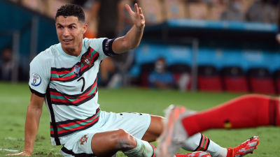 Cristiano Ronaldo gestikulerar.