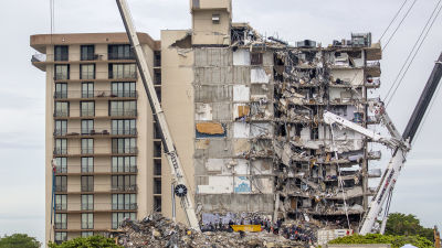 Ett hus som rasat i Surfside florida i juni 2021