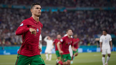 Cristiano Ronaldo firar mål.