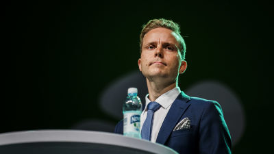 Kuvassa on Keskustan puheenjohtajantetti puolukokouksessa syyskuussa 2020.