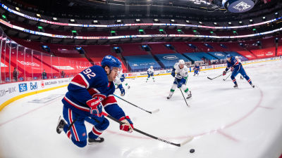 Jonathan Drouin i farten inför tomma läktare.