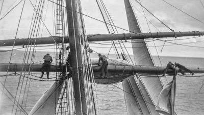 Från fyrmastbarken Vikings sista resa till Sydafrika och Australien. "Undra märsen skäres ned."