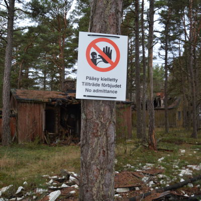 Området med de förfallna tyska barackerna på Hangö udd är inte öppet för allmänheten.