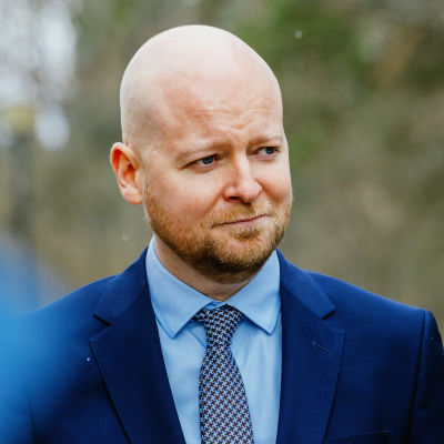 Jussi Saramo hallitusinfossa Kesärannassa.