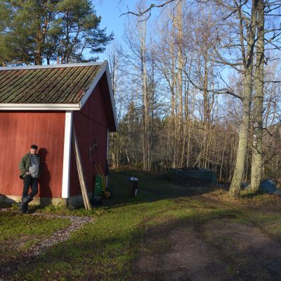Riggert Munsterhjelm på sin gård i Snappertuna