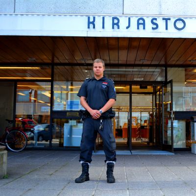 Heinolan kaupunginkirjastoa on vartioinut muun muassa Heikki Kietäväinen