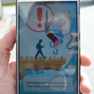 Pokemon Go -peli muistuttaa pelaajaa olemaan valppaana