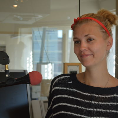 Mikaela Wikström arbetar för Svenska Yle på Radio Vega Östnyland