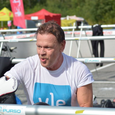 Stig Andersson har kommit till växlingsområdet efter simningen