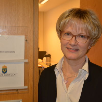 Konsulatssekreterare Ulrica Isaksson vid nya utrymmen i Novia