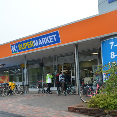 K-Supermarket Popsi öppnade den 21 maj 2015.