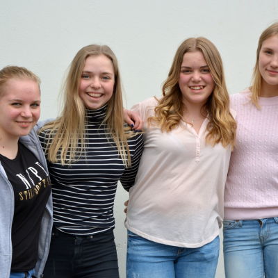 Filippa Sandberg, Mathilda Syrenius, Amelia Kvist och Ellen Linde, praoelever från Borgaregatans skola.