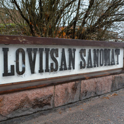 "Loviisan Sanomat" logo