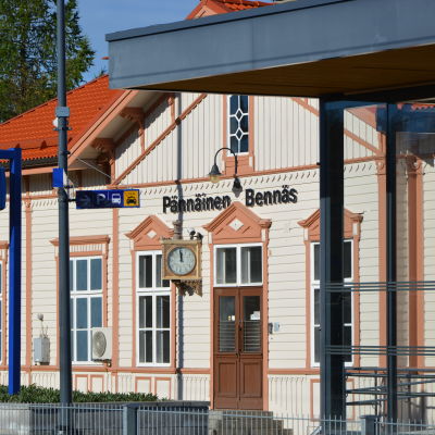 Stationshuset på Bennäs tågstation i Pedersöre