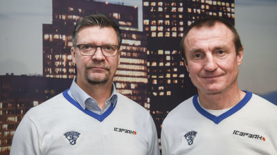 Jukka Jalonen och Jere Lehtinen under en pressträff.
