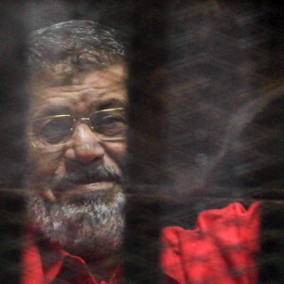 Mohammed Mursi under en domstolsförhandling i Kairo i juni 2016.