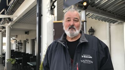 Mikael Smeds står utanför restaurang L'Escale
