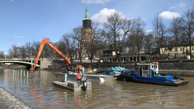 Aurajoen venepaikkoja on alettu paaluttaa 14.4.2021