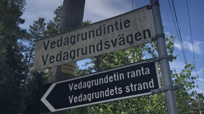 vägskylt i närbild.