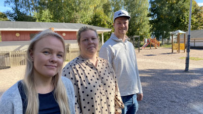 Från vänster: jenni Ikonen, lärare i småbarnsfostran, Yvonne Kivimäki, viceföreståndare vid daghemmet Aleksandra och Fredrik Bergsten, pappa med barn på dagiset Aleksandra.