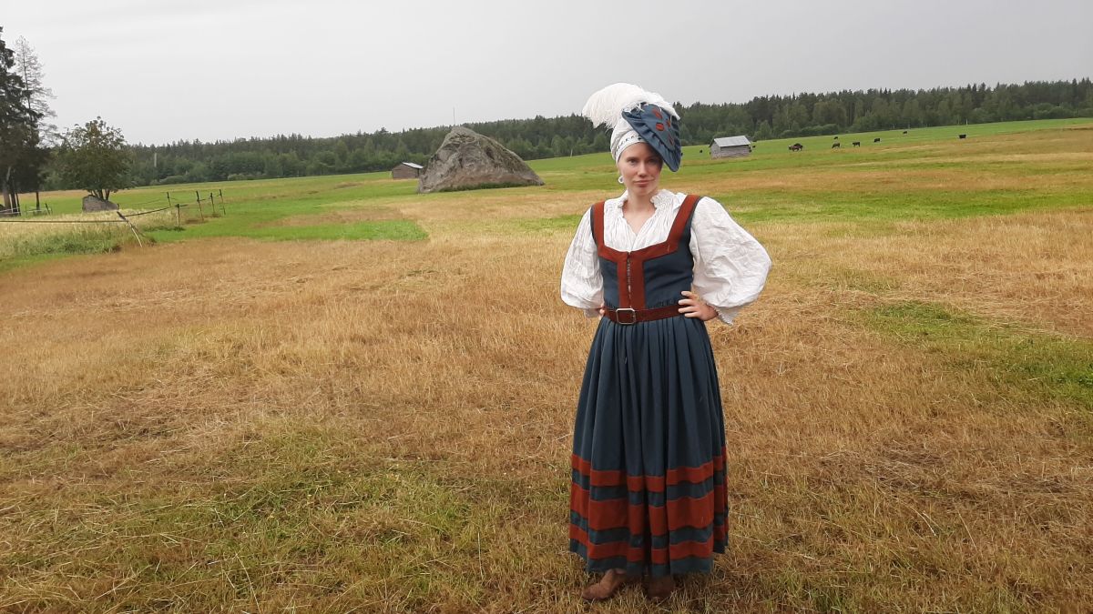"Bumlan" länsade lik i 1400-talets Tyskland – Alexandra älskar att sy historiska kläder - Vimarsana News