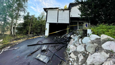 Ett brandskadat hus i Estbacka