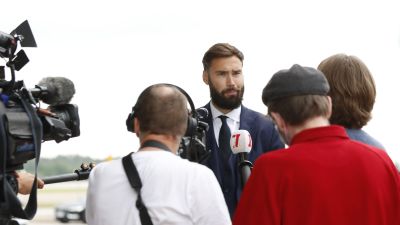 Tim Sparv intervjuas.