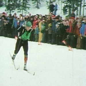 Antero Harjuntausta hiihtää.