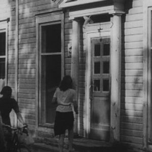 Valkolan talon piharakennuksessa sijaitsi Keuruun ensimmäinen postitoimisto, kauppahuone ja ensimmäinen kansakoulu