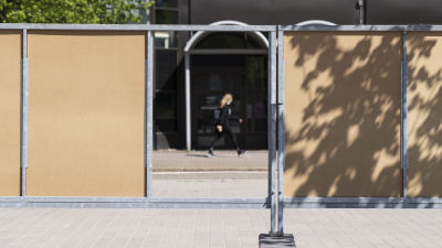 Kuntavaalimainoksia Maistraatintorilla Länsi-Pasilassa Helsingissä.