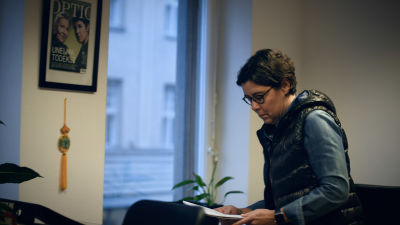 Birgitta Lindholm på kontoret.