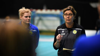 Birgitta Lindholm leder KyIF:s träningar, november 2020.