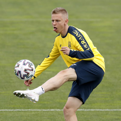 Oleksandr Zintjenko bollar under ett träningspass.
