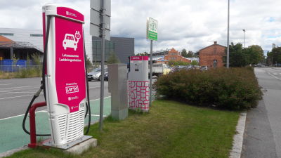 Vasa Elektriskas laddningsstation för elbilar, utanför biblioteket i Vasa.
