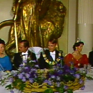 Kaarle XVI Kustaa ja Silvia juhlapäivällisellä presidentti Mauno Koiviston ja Tellervo Koiviston vieraina
