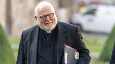 Reinhard Marx i prästkläder.