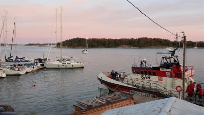 Sjöräddningssällskapets räddningskryssare Jenny Wihuri var tillfälligt stationerad vid Brännskär i Pargas, juli 2019.