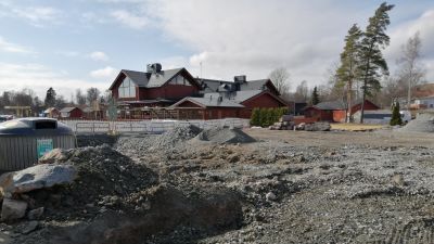 Bygget av Ingåstrand i Ingå kyrkby, uppgrävd sand på byggplatsen.