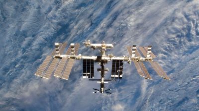 Besättningen på den internationella rymdstationen ISS måste ta till nödåtgärder i det skrotregn som det ryska testet ska ha resulterat i.