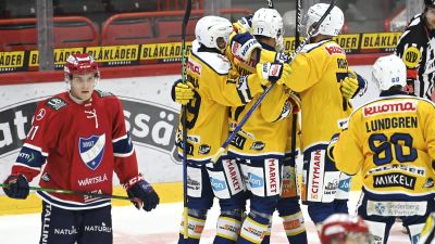 Jukurit-spelare jublar.