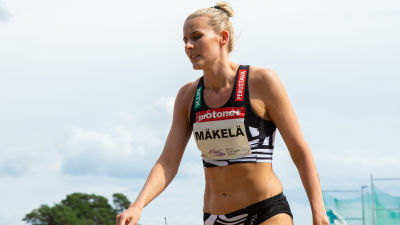 Kristiina Mäkelä ser bekymrad ut