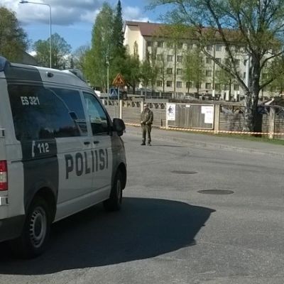 Poliisi on eristänyt mikklein urheilupuiston.