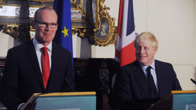Irlands och Storbritanniens utrikesministrar, Simon Coveney och Boris Johnson håller presskonferens.
