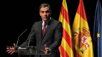 Pedro Sanchez håller ett tal i Barcelona 21.6.2021